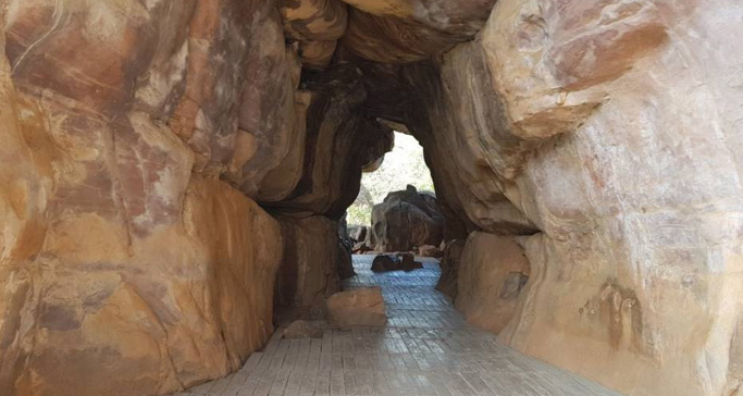 bhimbetka-rock-shelters