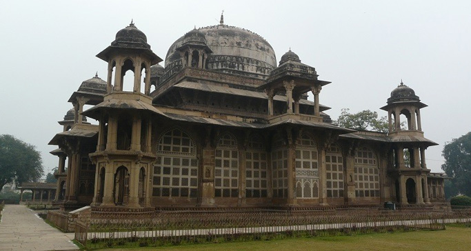 tomb-tansen